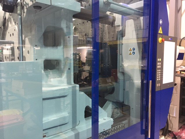 BritishgasketsX's tweet photo. New #Whittmann 400T #Press has arrived #injectionmoulding https://t.co/OUXn0KJ3mL