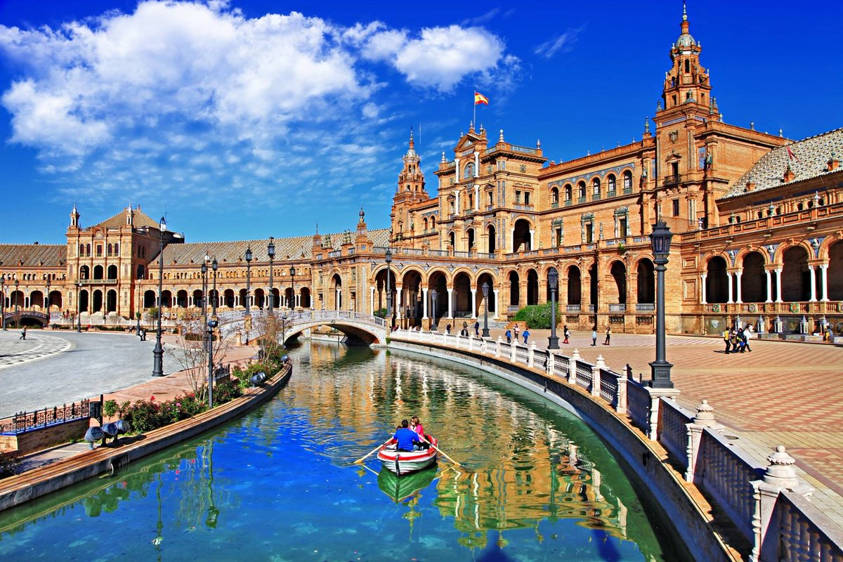 TUIPortugal's tweet photo. Bem pertinho de Portugal, Sevilha é a escapadela perfeita :)
➡️https://t.co/t7Y6R9Xh6d https://t.co/n25vPUU9RX