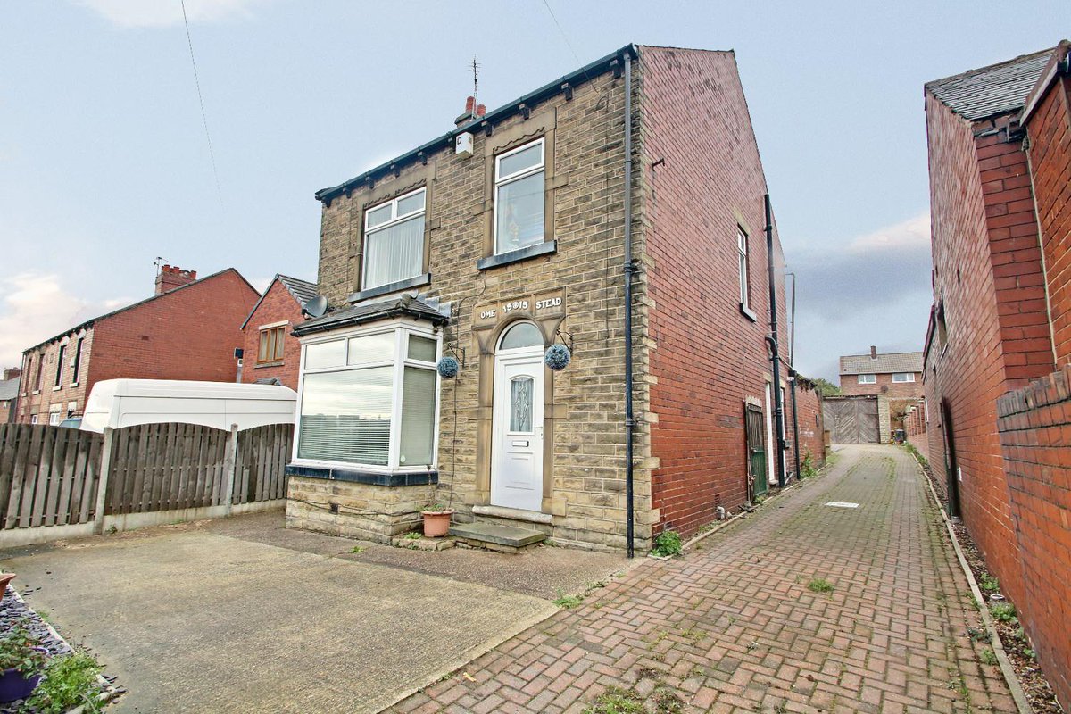 BarnsleyHAY's tweet photo. With great size rooms this period family home is ready for you to make it your home. https://t.co/5JW55gvQ5f https://t.co/H8SItSqwhD
