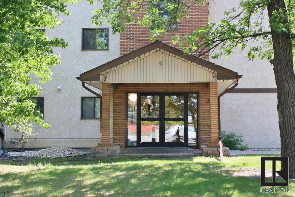 PerformanceMB's tweet photo. See a virtual tour of our listing on 112A 693 St Anne's RD #Winnipeg #MB  #realestate https://t.co/13JgKk3l2x https://t.co/cbGKfhklOI