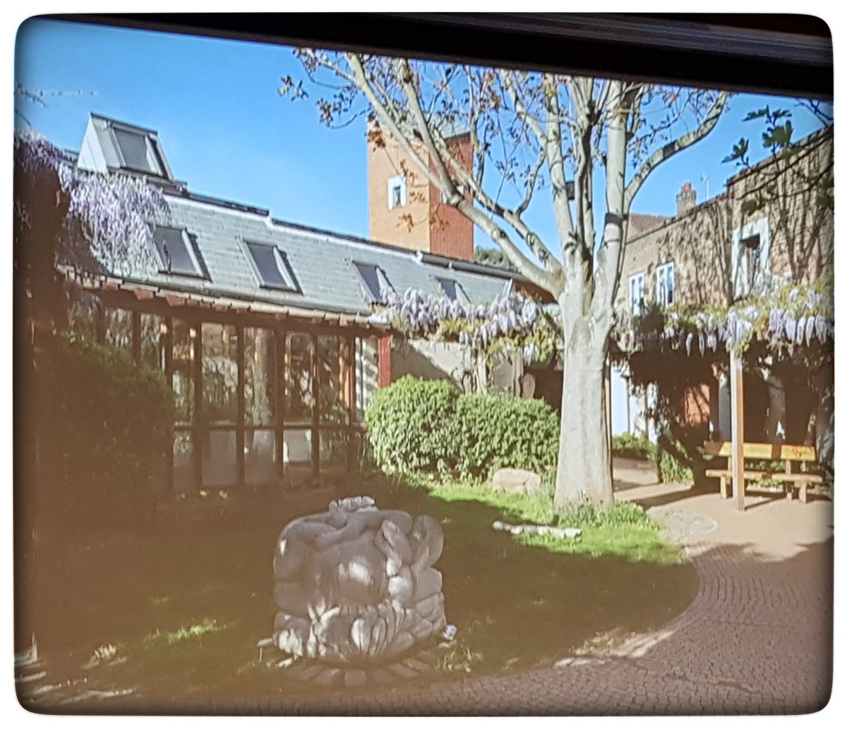 Massage4Dmentia's tweet image. Bromley by Bow redefines health surgeries where true partnership, community connections &amp;amp; equality underpin a truly #holistic approach thinking "outside the book" Dr Sam was inspiring &amp;amp; motivating with 80% of prescriptions being "#social" #FHTConference  #ThursdayThoughts