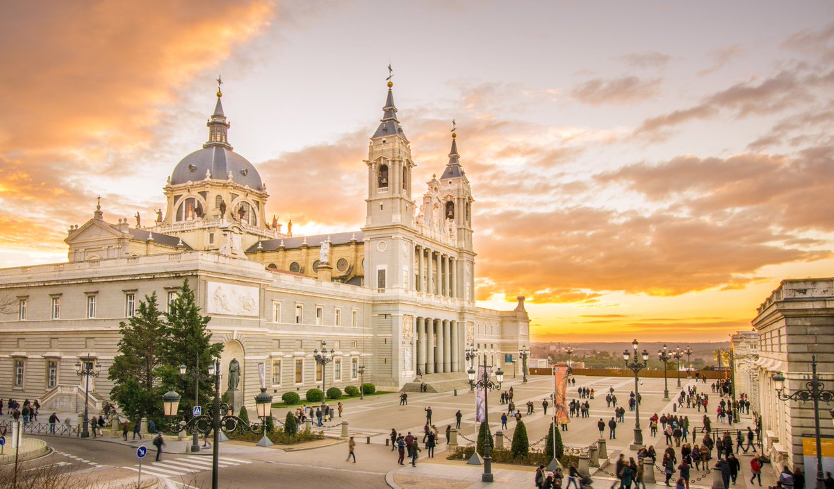 TUIPortugal's tweet photo. Madrid, por vezes é cosmopolita, outras deixa-se levar pela tradição. 
Conhece esta magnifica cidade que está mesmo aqui ao lado :) https://t.co/FRnXl3hebd