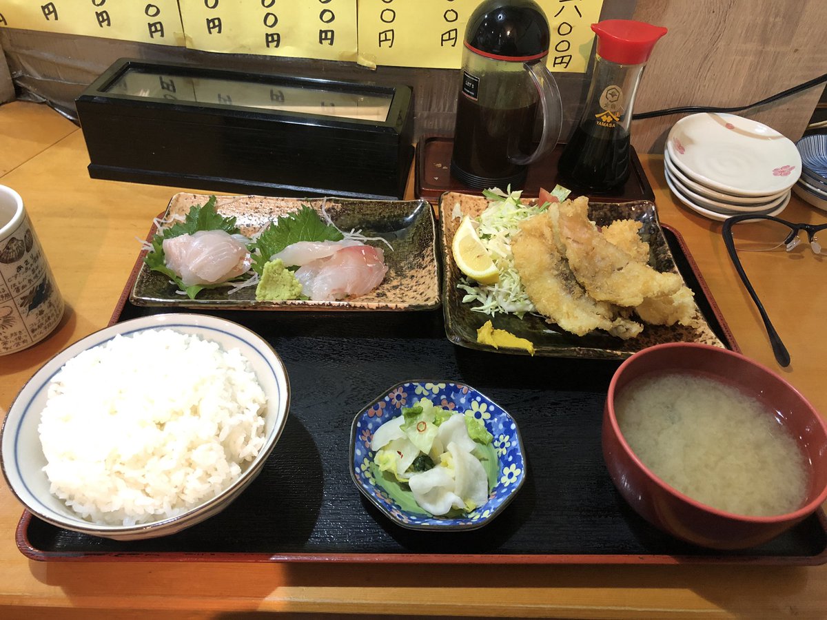 webgets's tweet image. 仕事で旭市に行ったので、銚子でランチする事にした。地元のタクシーの運転手さんに聞いて、『鈴女』に行きました。 平目とアジフライの定食、バカウマでした！
平目は肉厚、アジフライはフワフワ、今まで食べてたアジフライは何だったんだ？と思うくらい、美味かった。