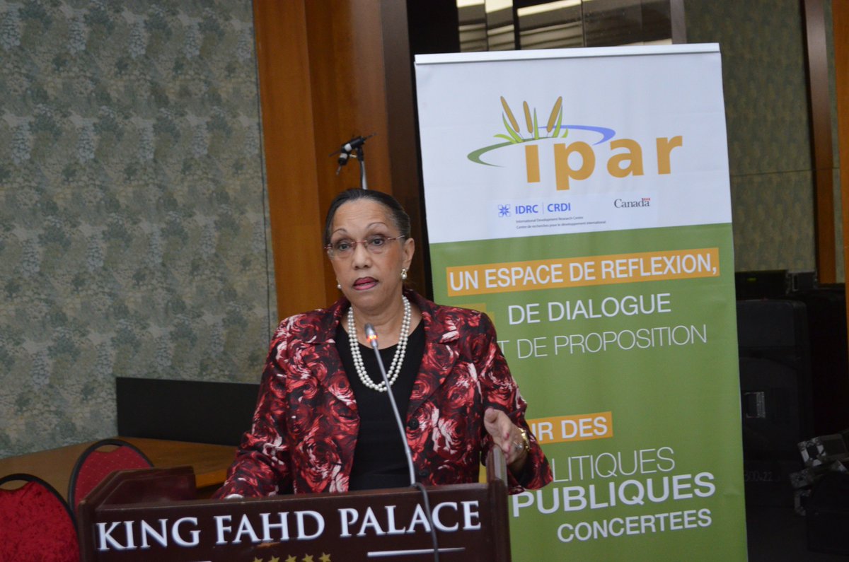 IPAR_ThinkTank's tweet photo. "Certes Les #IDE contribuent au #DeveloppementDurable mais nous devons développer nos richesses par nous même car dans l'histoire aucun pays n'a jamais émergé à travers l'aide étrangère" Gisèle d'Almeida secteur privé #exploitationsfamiliales #ColloqueJacquesFaye #agroecologie https://t.co/szZxCx0pqC