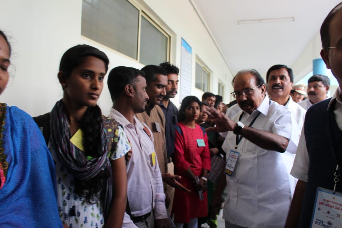 DrVeerappaMoily's tweet photo. Inaugurated two day 'Chikkaballarpur Mega Udyog Mela 2018' at SJCIT which was organised with the help of Karnataka Kaushalya Mission, Dept of Industrial training &amp; employment, Skill Dev board, District administration, Zilla Panchayat, SJCIT&amp; Alva's education foundation. https://t.co/9nKftbLiG2