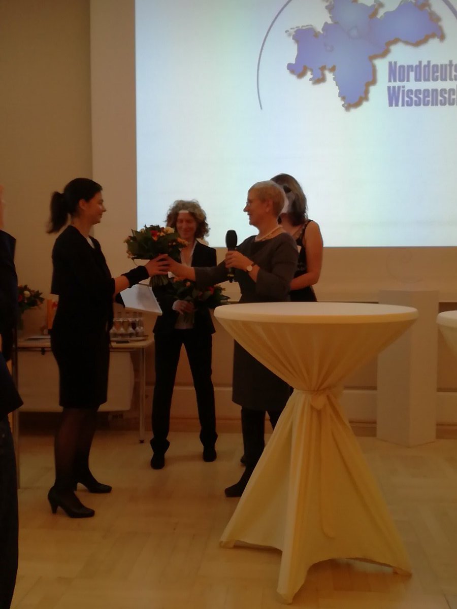 Platz 3 des #NWP2018: Die (Epi)genetische Architektur des Alterns – eine Mehrgenerationenstudie an Flussseeschwalben : <a href="/kieluni/">Universität Kiel CAU 🎓</a>; in Kooperation mit dem Max-Planck-Institut für Evolutionsbiologie Plön und dem Institut für Vogelforschung
Der dritte Platz wird mit 50.000 € dotiert