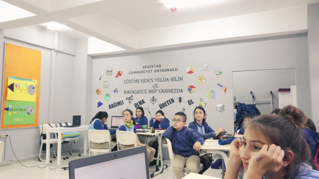 HarezmiBesikta2's tweet photo. @harezmimodeli dersinde bu hafta @etilercumhriyet ortaokulu öğrencileri #Scratch #codeorg ve #web02 araçlarına üye olabilmek için @mail hesabı aldılar. @BesiktasMEM @memleventyazici @Dr_Onderarpaci #harzmiegitimmodeli #harezmi #isimizgucumuzegitim https://t.co/9eEU8WRfwX