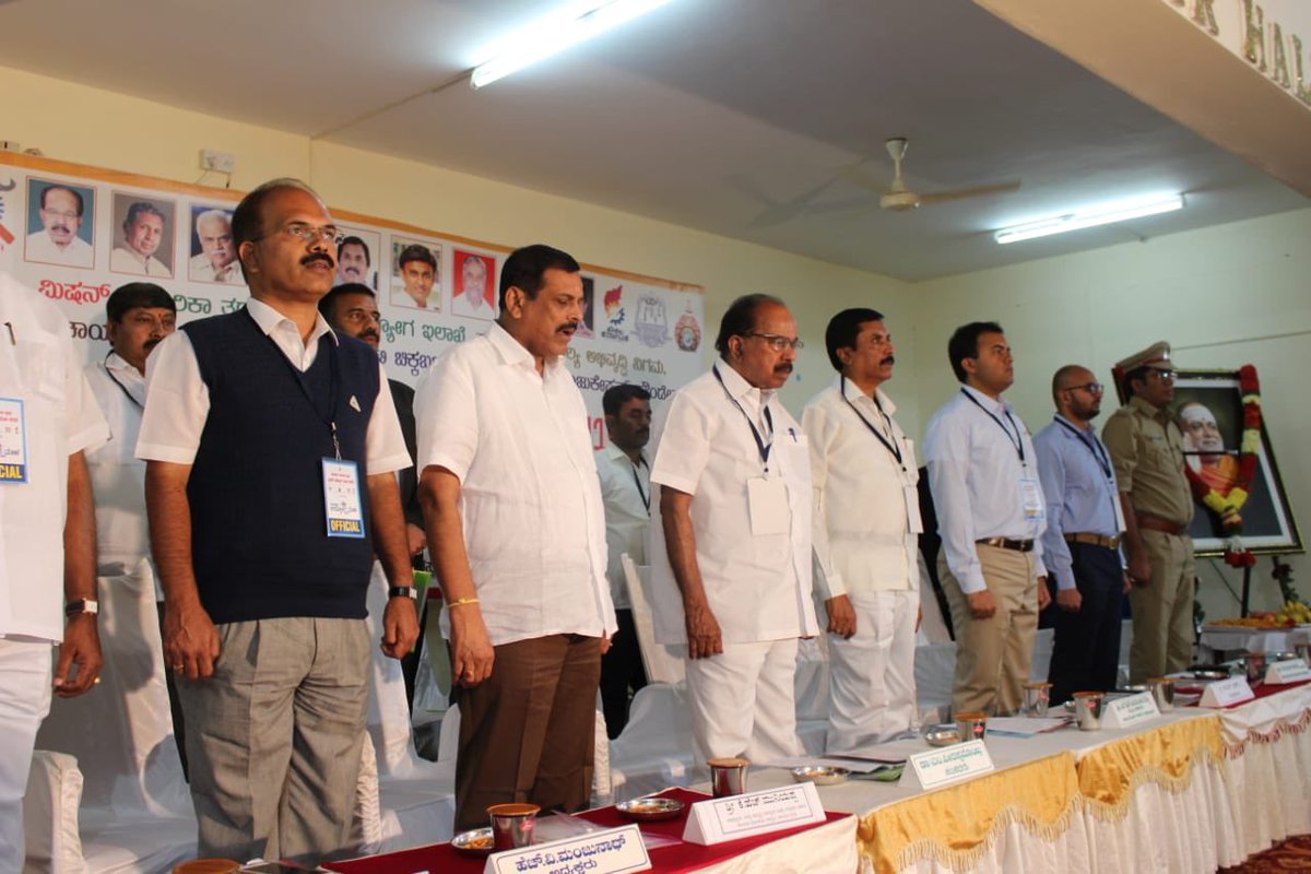 DrVeerappaMoily's tweet photo. Chikkaballapur district will be a place with enhanced  human capital due to establishment of more industries. People in this area will benefit from the industrial corridor in Dobbaspet, Gowribidanur, Bagepalli, Devanahalli  &amp; other surrounding areas. https://t.co/TRK43EpXxq