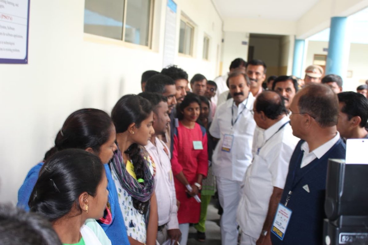 DrVeerappaMoily's tweet photo. Skill development training will be provided to all those who participate in this Udyog Mela &amp; this Mela will act as a connecting bridge between companies &amp; aspirants. More than 16,000 jobs are available in this 2 day mela. https://t.co/UL4rsRBtHN