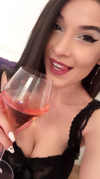 Wanna have some wine at my place? I&rsquo;m waiting for you online! ❤️ @JasminDotCom @LiveJasmin https://t<a href="/tag/lifeinred"class="tags"><span>#lifeinred</span></a>