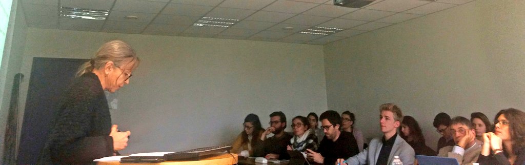 AdelineRouby's tweet photo. Dr Chabin-Gibert présente les dispositifs de l'@ARS_IDF pour faire face à l'extrême précarité ! 
#Hopitauxdelextreme https://t.co/cvpGZhbiMo