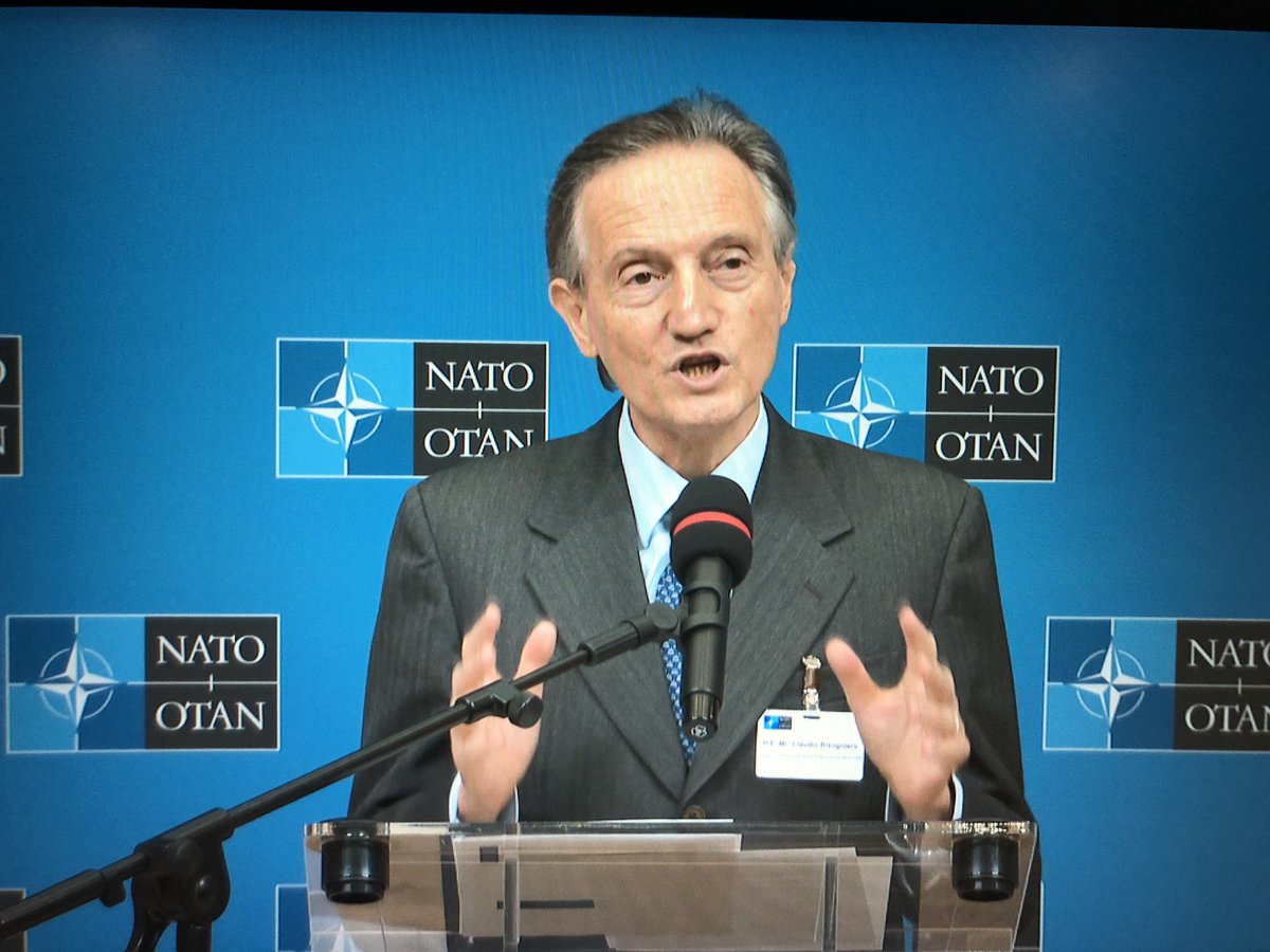 NATO_SPS's tweet photo. Italian Ambassador @CBisogniero delivering his remarks, on the important involvement of Italy in the @NATO_SPS Programme, highlighting #STANDEX. 🔬🇮🇹

#WeAreNATO https://t.co/eKA7qw1fAJ