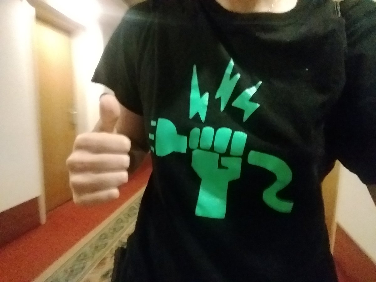 Terceranexus6's tweet image. So I have some free stickers to give away in Spanish that says &quot;I feel cybersecure&quot; (using female sufix) if you want one, just ask for it. They are promotional from @inter_ferencias.. I&apos;m a red-haired tiny girl with the t-shirt shown in the pictures. #deepsec