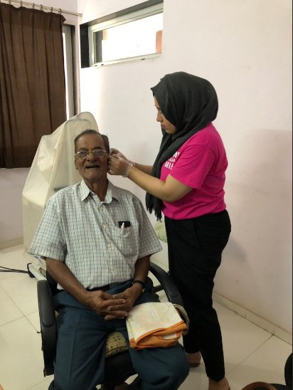 dmuhls's tweet photo. In a place where hearing tests are almost inaccessible for many people, our @DMUAudiology students travelled to Gujarat, India 🇮🇳 to help fit hearing aids for more than 100 people. @Lamima17 shared her experience on the eye-opening trip: https://t.co/nbRl1xuLQt @DMUSquareMile https://t.co/fjfn03FIb8