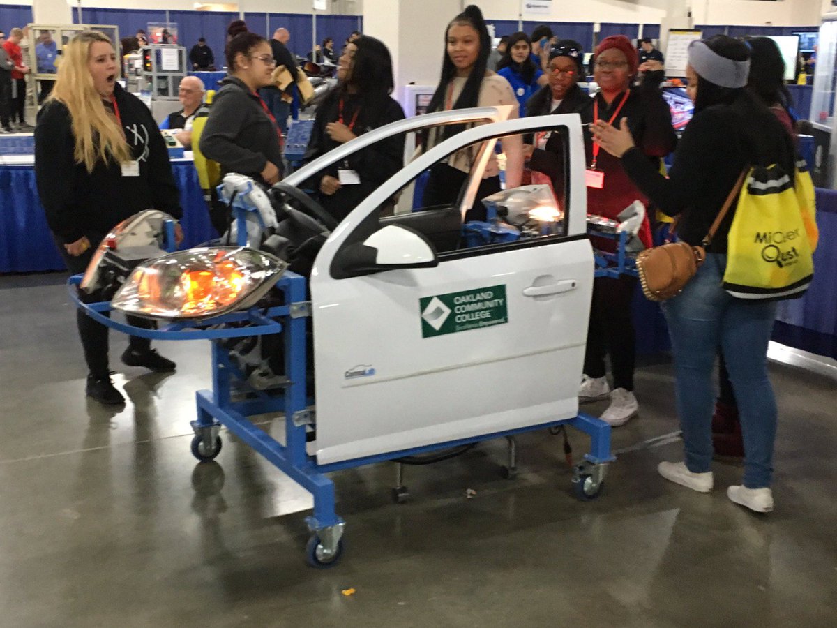 AnnArborSPARK's tweet photo. We had a great time, in partnership with Michigan Works!, at @MiCareerQuestSE in Novi!
We had the opportunity to talk to hundreds of students from all over southeast Michigan about #autonomousvehicle technology and high growth career paths in this sector. #mobility #EconDevMI https://t.co/37vX40azEx