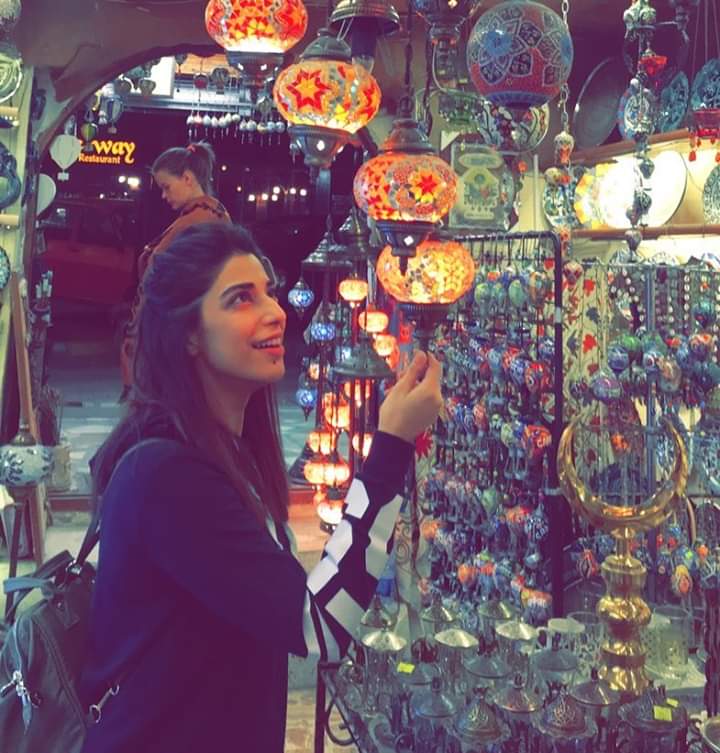 aghaNusratt's tweet photo. #Allah protected this golden icon from every evil eyes
#InspiringModel
#inspiridAnchor
#SmiledFace
#confidencefull
#empowered
#Kindness
#funny etc
❤
@FarooqAleena https://t.co/LBnpdgmHxV
