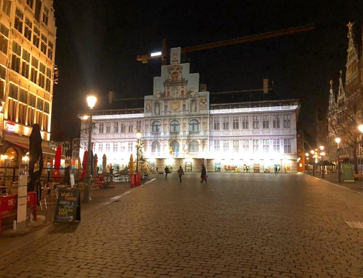 backpackergalxy's tweet photo. Night stroll around Antwerp Centre. 😱 https://t.co/Cl6Jud8CFk