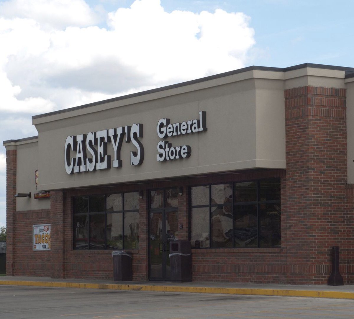 capture_iowa's tweet photo. Alright Iowans, time to settle the debate: RT for Casey’s, like for Kwik Trip https://t.co/LP0E5Hr4TM
