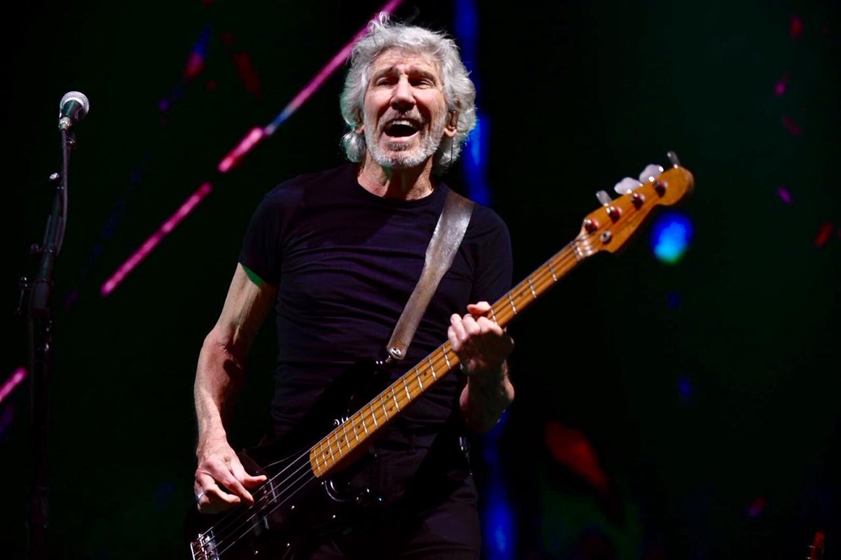 RevistaMarvin's tweet photo. Así de maravilloso estuvo Roger Waters ayer de nueva cuenta en nuestro país. 🔥❤️ Siempre será un placer escucharlo. 
📷 @Fotoflama https://t.co/9wDFLzoBNn