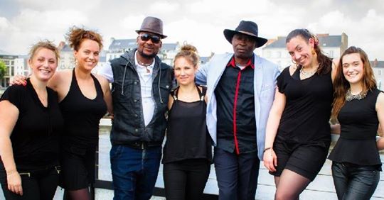 InfoGroupe's tweet image. Duck Geoffroy groupe Knal-SON poursuit une carrière mélangeant les styles, du folklore à la musique moderne. Il est dans la world music avec inspiration des diverses danses de l&apos;Afro House. info-groupe.com/knalson/ #knalson #musique #dance