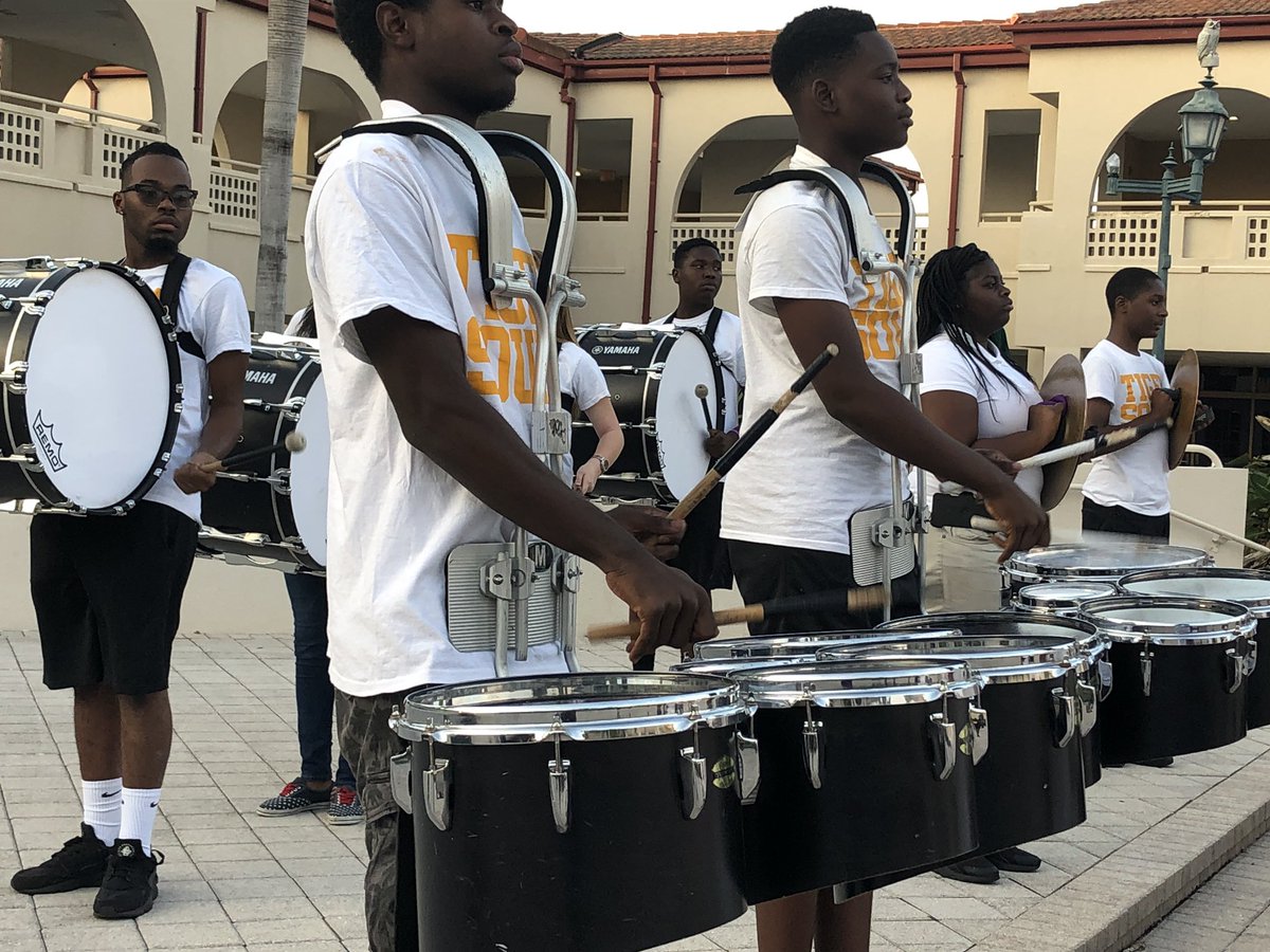 KarensaWright's tweet photo. #tigersound @thedreambbchs #tigerpride 💜 https://t.co/sD4f9KQ7eM