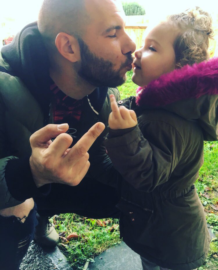 GG_xRose's tweet photo. With all the crap we’ve seen about #Davidbeckham kissing he’s daughter on the lips recently &amp; people saying it’s “wrong” or he’s a “nonce” .. 😳 this is for all those who say dads can’t kiss there daughters on the lips 😘 you weirdos 🖕🏼 the only thing that is wrong is your mind! https://t.co/WiDGgy11qC