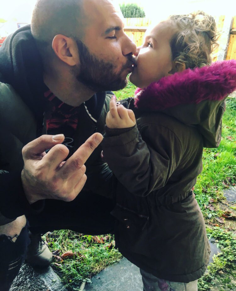 GG_xRose's tweet photo. With all the crap we’ve seen about #Davidbeckham kissing he’s daughter on the lips recently &amp; people saying it’s “wrong” or he’s a “nonce” .. 😳 this is for all those who say dads can’t kiss there daughters on the lips 😘 you weirdos 🖕🏼 the only thing that is wrong is your mind! https://t.co/WiDGgy11qC