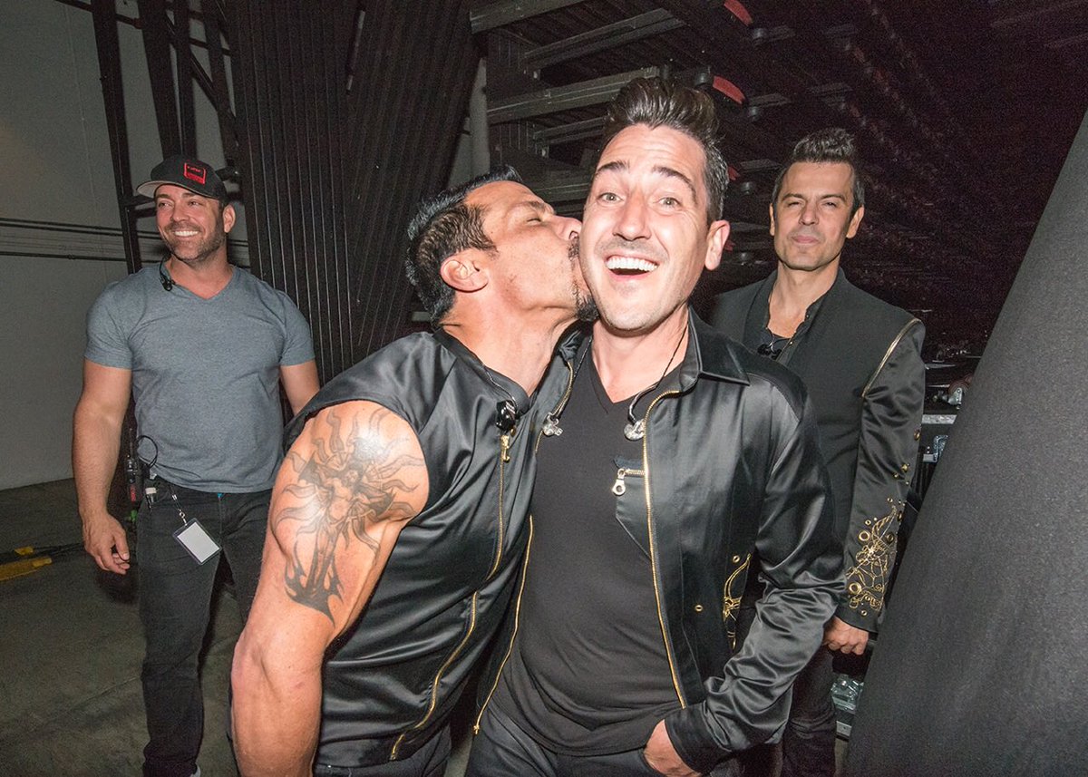 dannywood's tweet photo. #Happy50thJon love you man! Got my workout done in your honor! 30mins of #HIIT cardio on treadmill,  30mins strength training(legs&amp;shoulders), 10mins #Stretching #HappyBirthdayJon https://t.co/bmILMNQib4