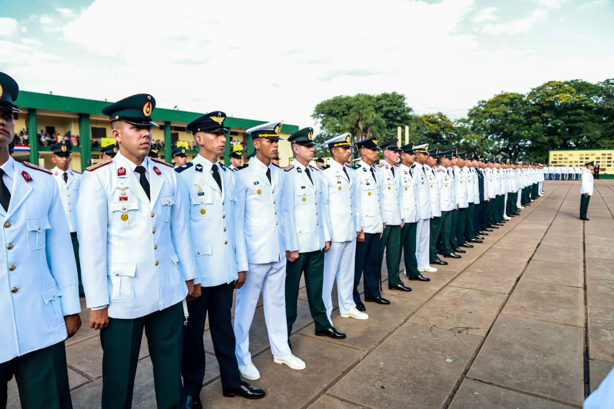Todas las fotos de la Ceremonia de Egreso en la Academia Militar “Mariscal Francisco  Solano López” en nuestra cuenta de #Flickr 🔗https://t.co/468EiQj4qm