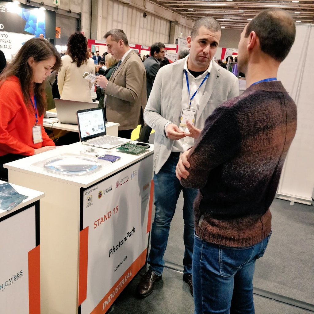 PoliHub's tweet photo. #PNI2018 #Industrial #PhotonPath realizza amplificatori ottici in tecnologia fotonica integrata, compatti e riconfigurabili, in un processo automatizzato e scalabile #StartCupLombardia https://t.co/gtfQHm3U85