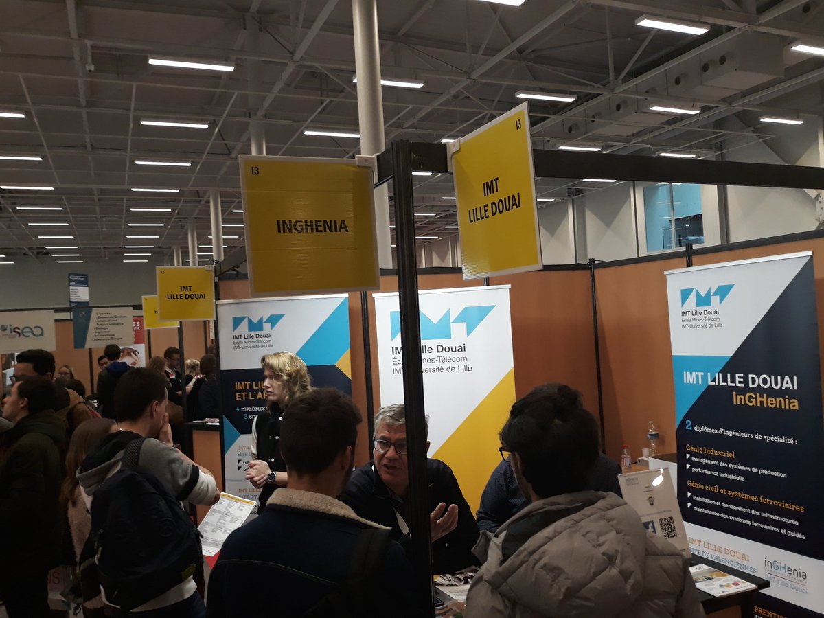 Du monde sur le stand  <a href="/IMTLilleDouai/">IMT Lille Douai</a> <a href="/_inGHenia_/">inGHenia</a> du salon de l'étudiant de Valenciennes  !