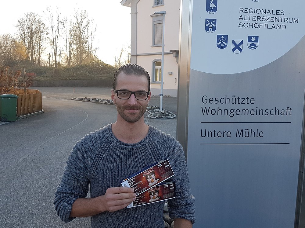 InfoniqaSchweiz's tweet photo. Wir gratulieren David Kaps vom Regionalen Alterszentrum Schöftland und wünschen viel Spass bei den Ehrlich Brothers. #SageWettbewerb #IFAS2018 https://t.co/BDcdcH0Byn