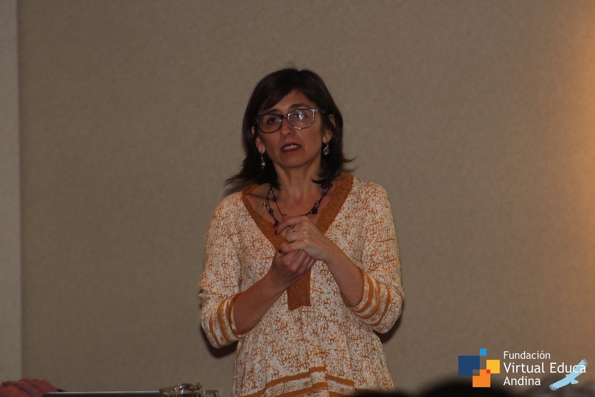 vea_fun's tweet photo. Andrea Osorio, Directora de Mejoramiento Escolar, Centro de Desarrollo Humano-Fundación Chile, en el Taller: “Aprendizaje basado en proyectos: una oportunidad para el desarrollo integral”. https://t.co/fJ7eRn9s51