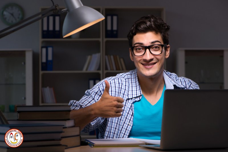 AccademiaComico's tweet photo. Voglia di fare un corso di scrittura creativa, ma senza tempo di frequentare le lezioni?
Il corso di “Scrittura Comica, Creativa e per Nuovi Media” è quello che fa per voi! 32 lezioni e 10 esercitazioni, tutto online!
Tutte le info qui → https://t.co/40i3WKMOr7
#impariamoaridere https://t.co/fGI5a4zUpw