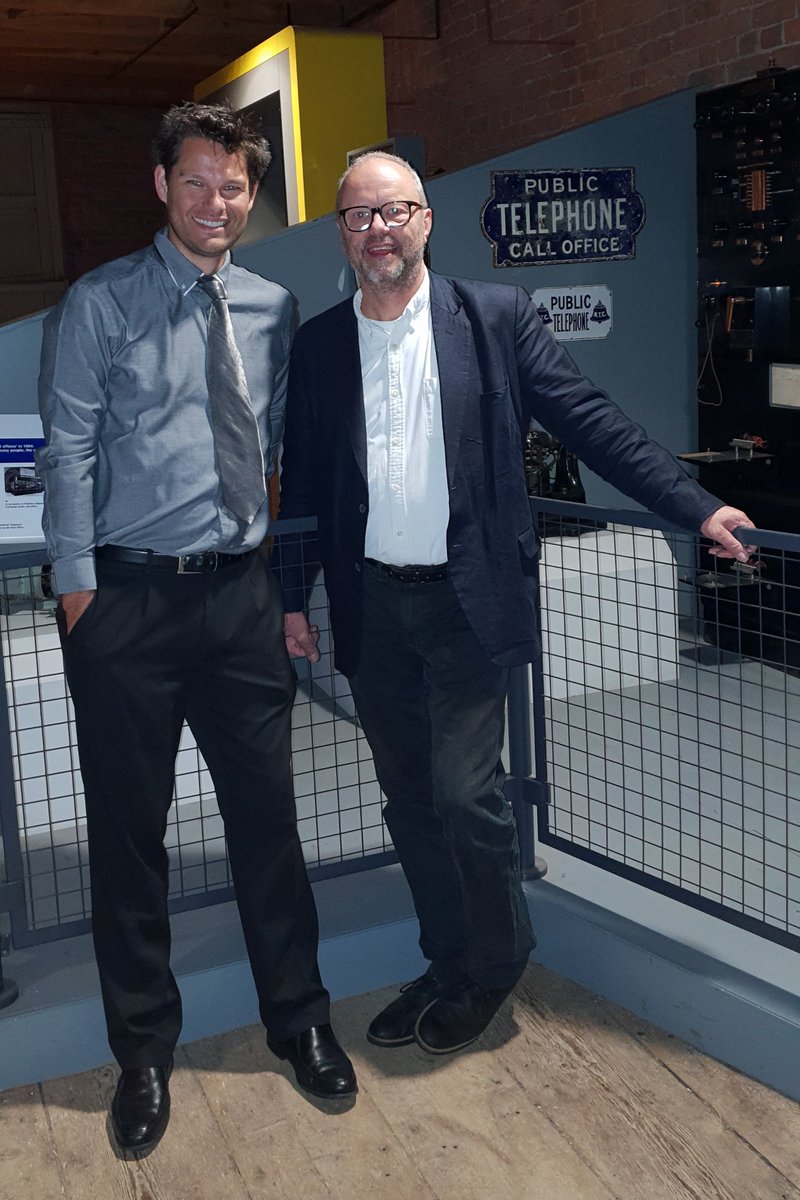 Robert Llewellyn <a href="/bobbyllew/">RL_ST</a> was fantastic at last night's <a href="/UKMagSoc/">UK Magnetics Society</a> #EwingEvent at the <a href="/sim_manchester/">Science and Industry Museum</a> &amp; thanks for having your photo taken with our own Matthew Swallow @en8mas 

blog.e-magnetsuk.com/2018/10/29/bun…
