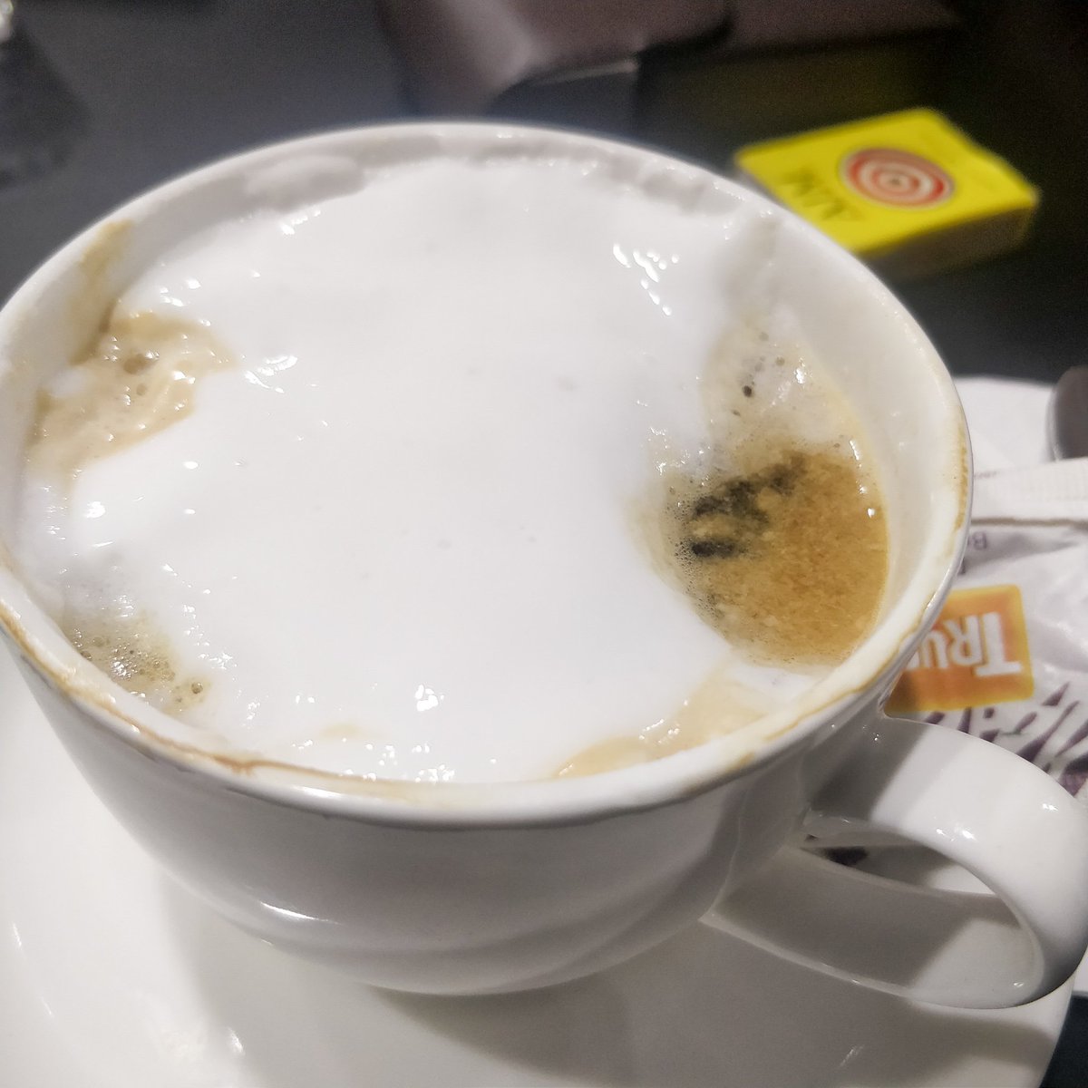 ILahiri's tweet photo. Few places are there in #Kolkata , which can make a proper #good #coffeeart . #mocha will be layered, #americano will be served with whipped #CREAM and finally a #Coffee with 3D layered #art . Job #welldone #pitstopcafe ... #mohamushkil #love https://t.co/uw96CAm7sh