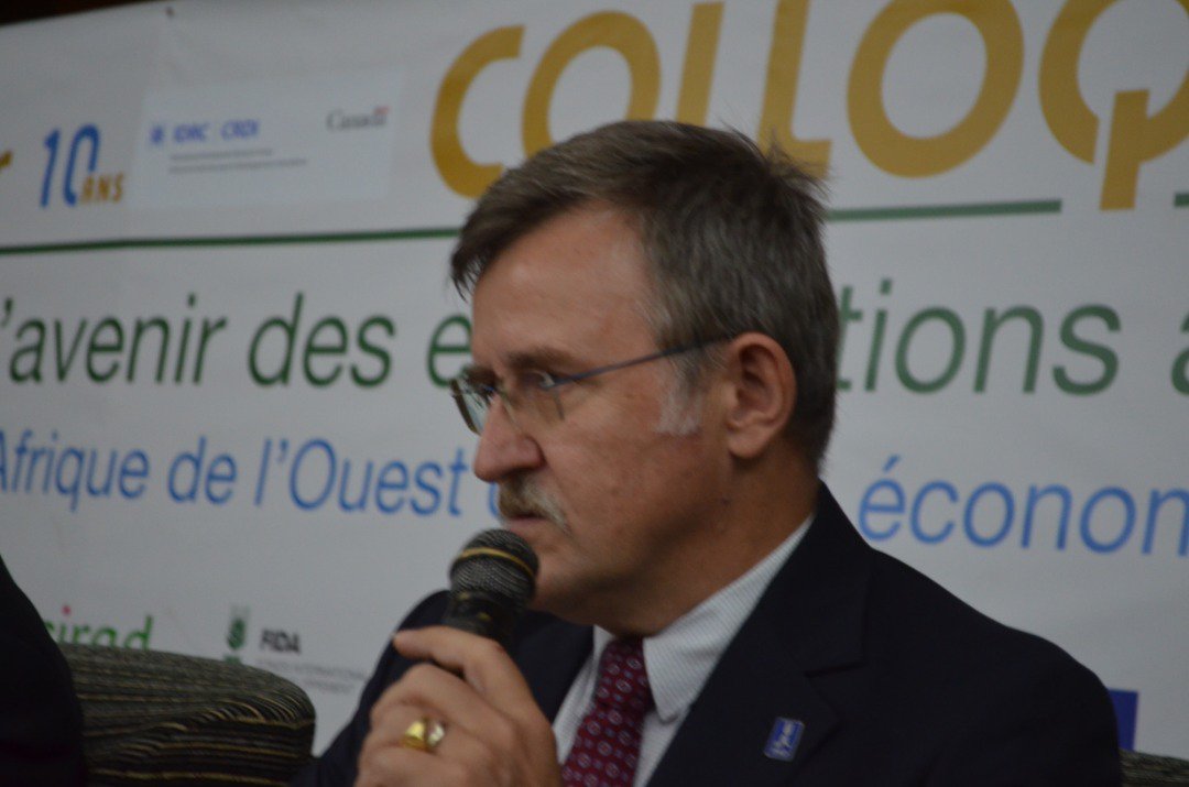IPAR_ThinkTank's tweet photo. "Que ce soit dans l'#agriculture familiale ou moderne, l'importance est de faire le travail avec efficacité et efficience" @benoitthierry01 #exploitationsfamiliales #ColloqueJacquesFaye #agroecologie #agroecology #sunumbay #sokalisunurew https://t.co/SgMw8TlCVI