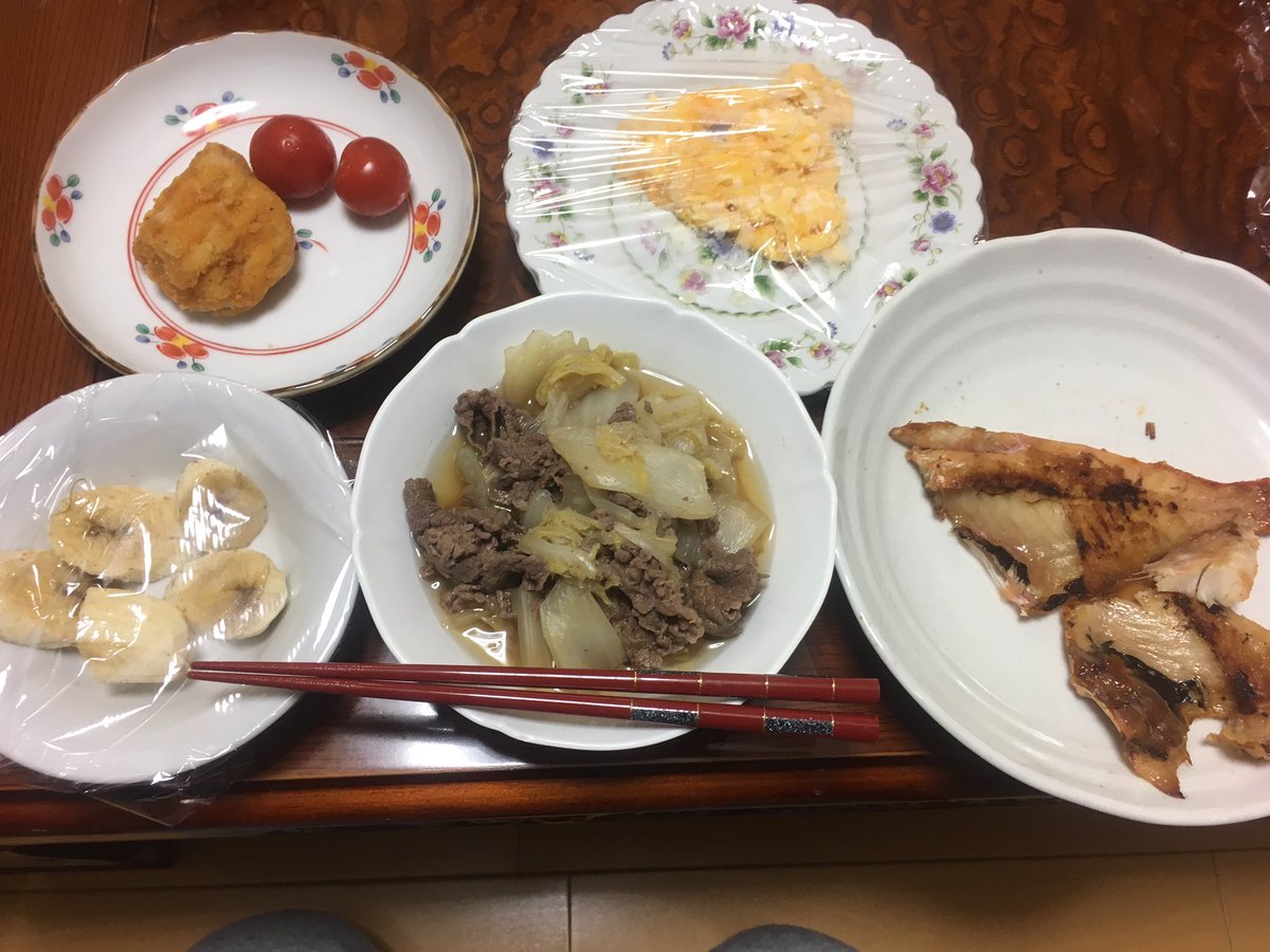おたみ On Twitter 姉が珍しく 今日私が晩御飯作るね と台所に立っていたので なんか良いことでもあったのか と思ってたら献立メニューが 労働に対する消費カロリー というトゲしかない名前だった 1枚目が姉の夕飯 2枚目が無職の僕の夕飯 Https