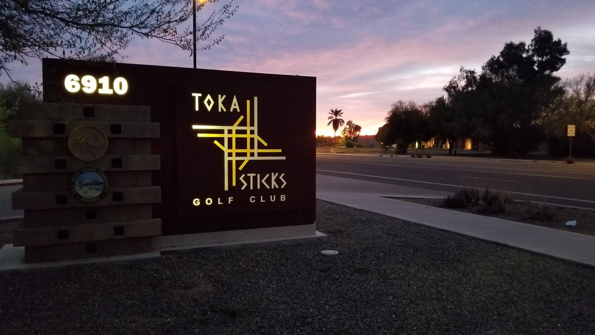 GcToka's tweet photo. Rise and grind Arizona golfers!  Looking for the best bang for your buck this weekend?  Book now at https://t.co/OFrWwset0a #Golf #TokaSticks #WeekendPlans #GilaRiver #Sunrise https://t.co/8u7iBYNc5f