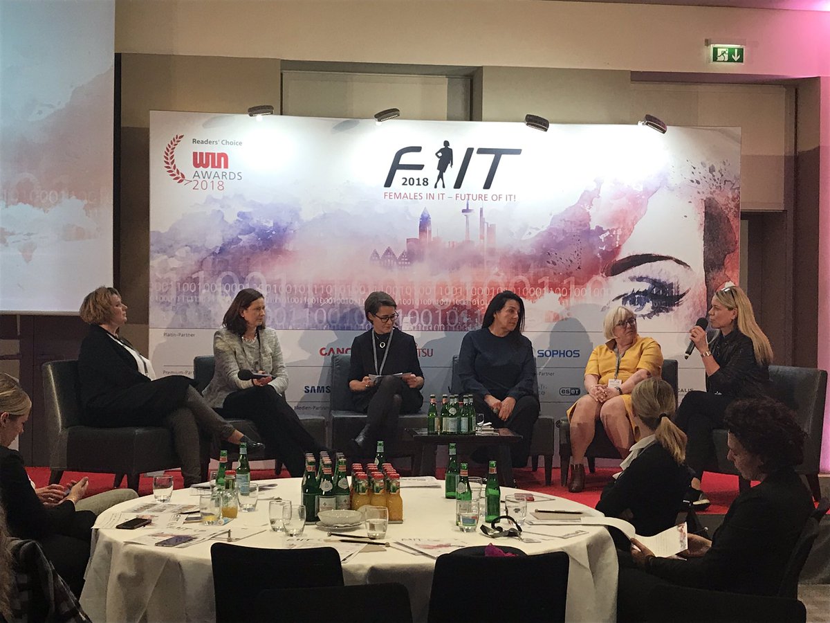 daschilling's tweet photo. #fit-kongress VIPs on the Spot, #Petra Jenner @SalesforceDE , #Barbara Koch @ TechData, #Jutta Gräfensteiner @ Cisco, #Petra Trost-Gürtner @CANCOM_ , #Yvonne Hofstetter https://t.co/AVDcyoDHys