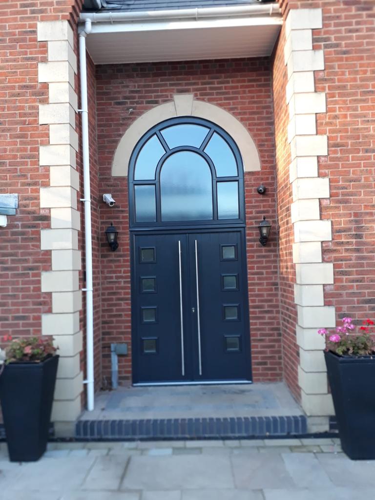 Windoworld's tweet photo. Brand New fitting! RAL7016 Anthracite Grey double Composite Doors with a huge arched window fitted by one of our fantastic teams, pictured here in action! Give us a call on 01257 367 899 for Chorley &amp; surrounding or 0151 531 0056 for Liverpool &amp; surrounding for your free quote! https://t.co/RAqZTZfoIb