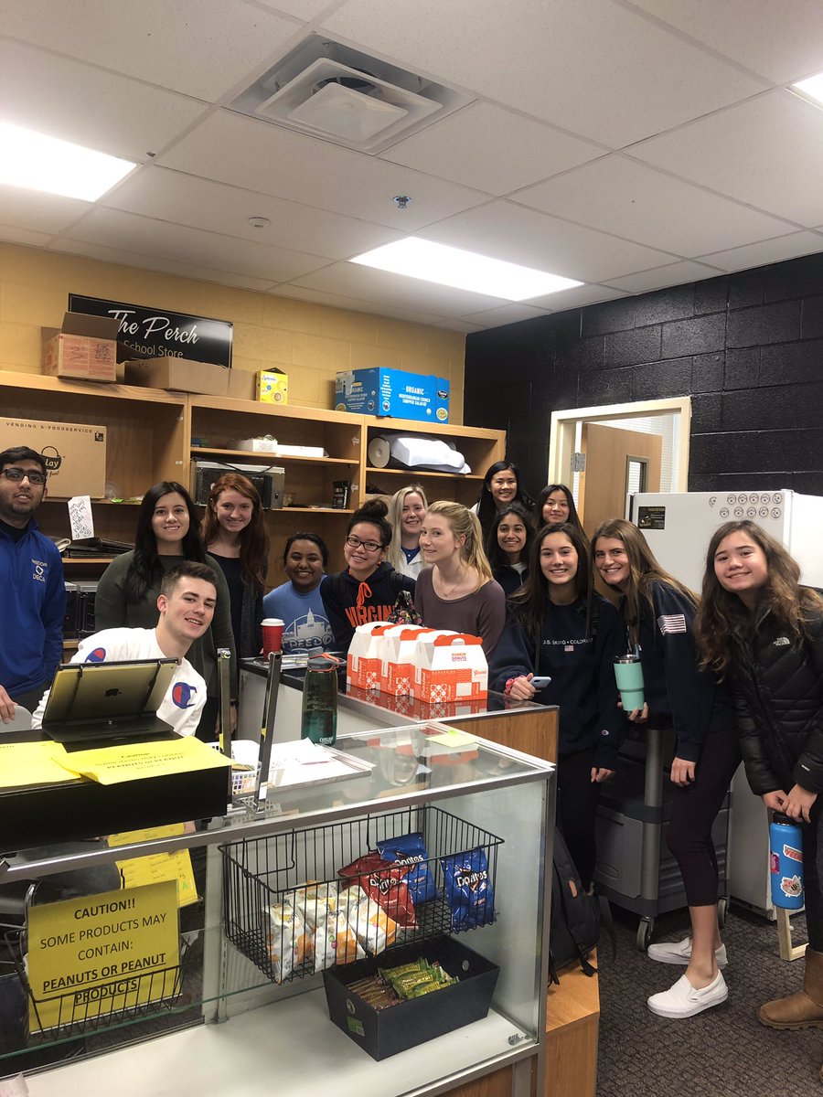FHSEAGLESDECA's tweet photo. Grab a donut in the School Store!! #fhsdeca 🍩🍩 https://t.co/ojEfJShGBJ