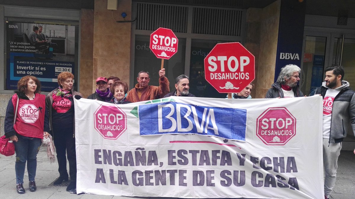 StopDesahucioSa's tweet photo. @StopDesahucioSa 👏👏👏damos las GRACIAS a todos por vuestro apoyo en esta campaña tan dura👊👊👊 que llevamos con #BBVANoResponde este banco. SI SE PUEDE https://t.co/SjkWgVkekb