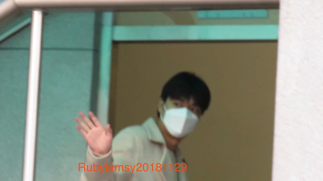 lmhislife's tweet photo. 29112018 #AlwaysWithLeeMinHo No matter what happens today, tomorrow or a million tomorrows from now. But I will always love you. And This I promise you ❤️ @ActorLeeMinHo i love your winter style and also love to see you in shorts in summer 😍😍😍 take care #LeeMinHo #147daystogo https://t.co/vp31BneUkv