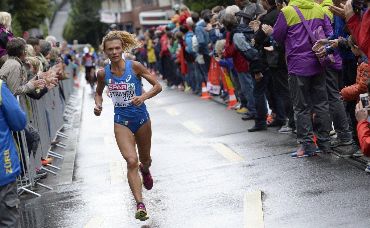 Coninews's tweet photo. “Finalmente! Sono felice di poter correre, di essere nuovamente sulla linea di partenza in una gara nella mia distanza".
Domenica, dopo oltre 2 anni dalla sua ultima maratona, Valeria #Straneo sarà di nuovo al via sui 42,195 km! 💪👟 #maratonValencia
👉 https://t.co/XJCAvynIOr https://t.co/icjHbil2TW