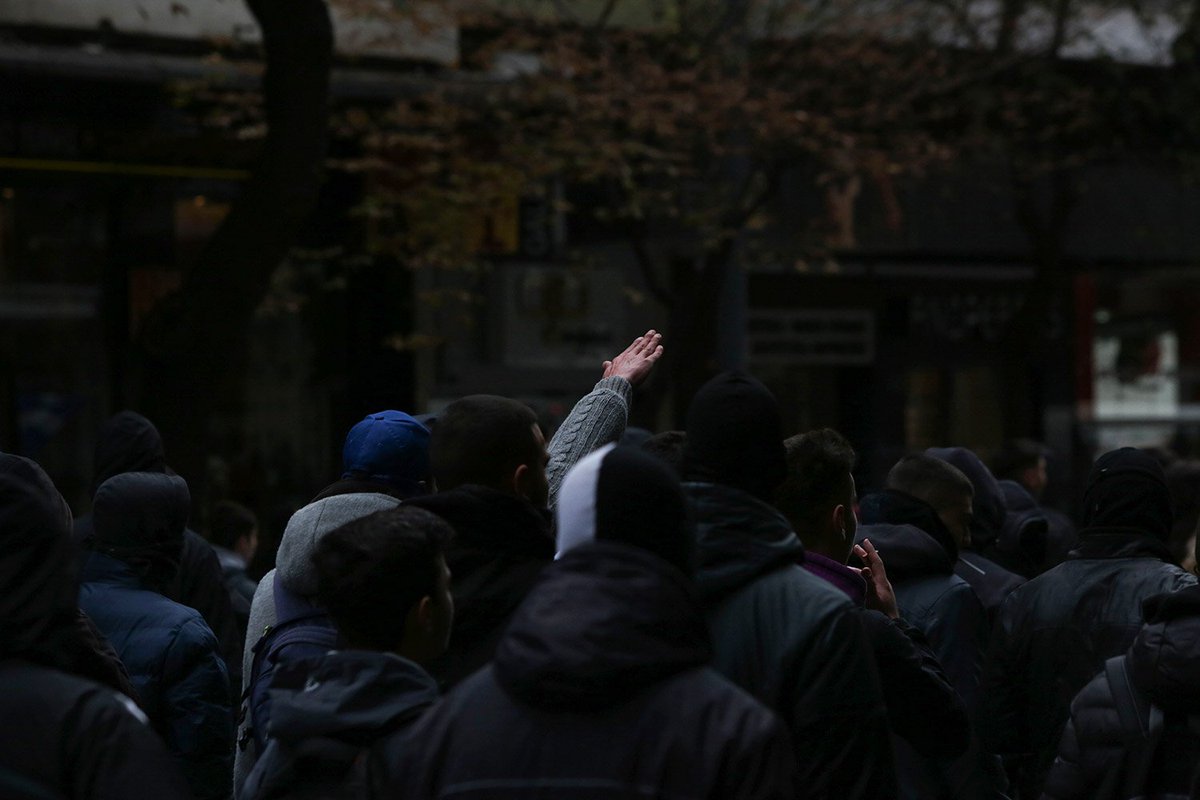 Στιγμιοτυπο απο την σημερινη διαδηλωση μαθητων για το ονομα της Μακεδονιας στη #Θεσσαλονικη, τη στιγμη οπου χιλιαδες #μαθητες τραγουδουν τον εθνικο υμνο κατα την διαρκεια της πορειας στην οδο Τσιμισκη. #Μακεδονια #μακεδονικο #καταληψεις #μακεδονια 
<a href="/JohnPapanikos/">Giannis Papanikos</a>