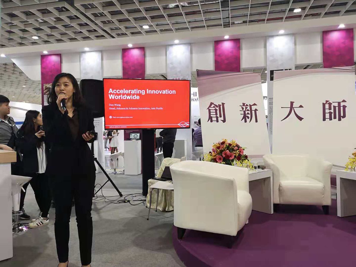 JNJInnovation's tweet photo. Dan Wang, Head of #JNJInnovation APAC, makes her way to #Taipei for #MedxTech Summit Asia to discuss our #innovation strategy for the region and how startups can add tremendous value to a #healthcare innovation #ecosystem #championsofscience https://t.co/8ioOabN26T