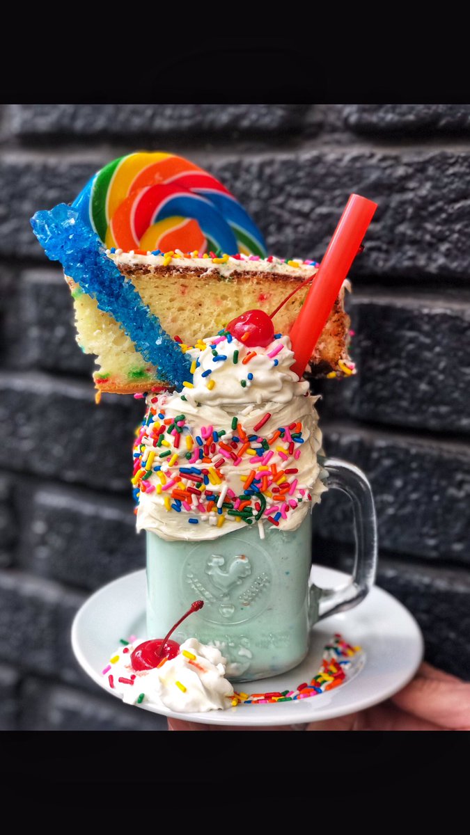 CraftsmanRowSaloon tweet media