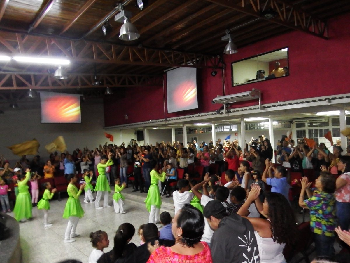 CuadrangularMc2's tweet photo. Asi comenzamos nuestra semana Aniversario con una extraordinaria Noche de Celebración, Adoración y Alabanza a Dios. y hoy a las 06:00pm estas Invitado a continuar Festejando con Nosotros la Fidelidad de nuestro Señor en estos 32 Años Te Esperamos #ICM2 #Maracay #SoyCuadrangular https://t.co/mBMvrQYGDz