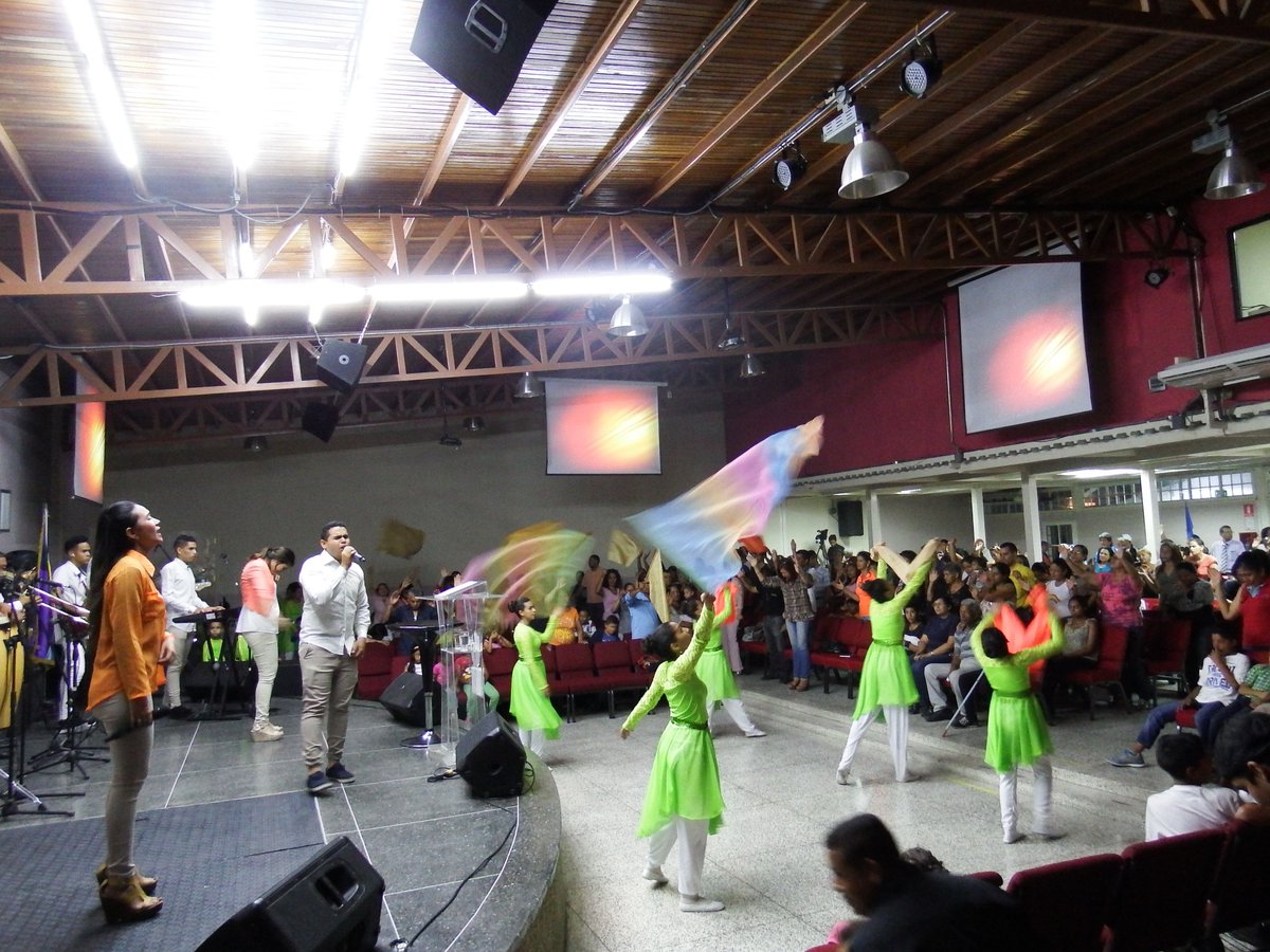 CuadrangularMc2's tweet photo. Asi comenzamos nuestra semana Aniversario con una extraordinaria Noche de Celebración, Adoración y Alabanza a Dios. y hoy a las 06:00pm estas Invitado a continuar Festejando con Nosotros la Fidelidad de nuestro Señor en estos 32 Años Te Esperamos #ICM2 #Maracay #SoyCuadrangular https://t.co/mBMvrQYGDz